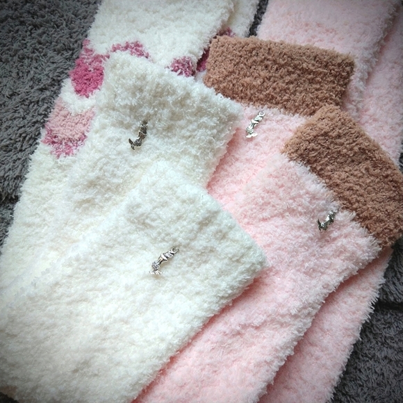 đNWTđ 2 PK PLUSH WINTER THIGH HIGH CLOUD SOCKS - Picture 3 of 12